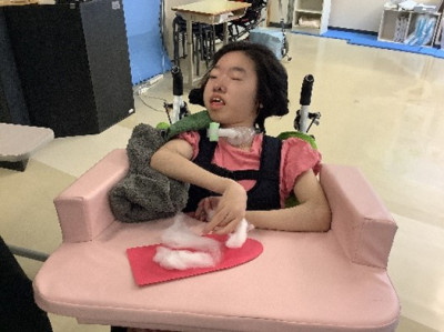 よん3