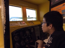 バンドー神戸青少年科学館で飛行機の操縦を体験