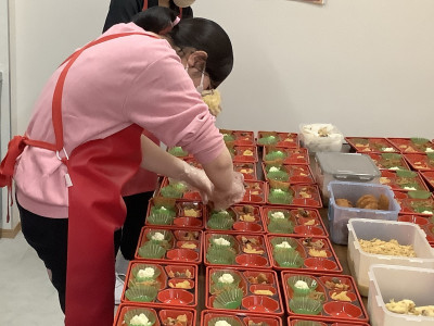 お弁当盛り付け