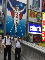 修学旅行道頓堀にて