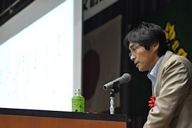 奥平謙二　氏