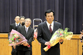 退任・離人職員退場