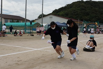 体育祭_タイヤ女子