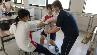 2年　三角巾の使用法