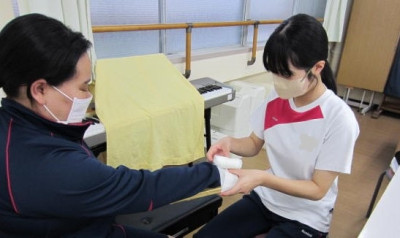 包帯を巻く