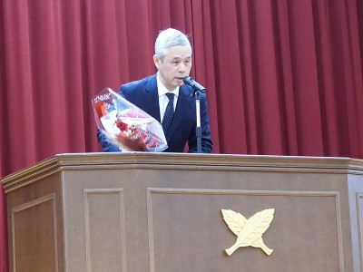 9_校長 退任式 花束