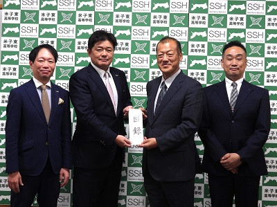 目録授与（四人）A