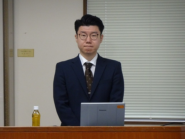 ②