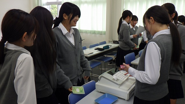 ３