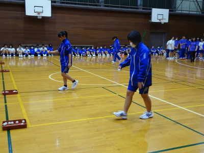 ②