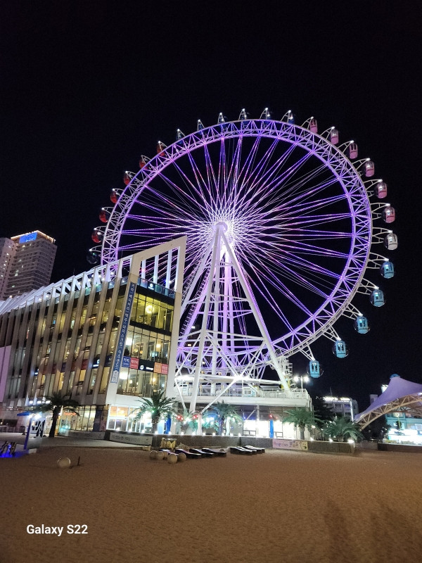 11 束草海岸沿いの観覧車