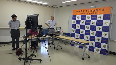 ②