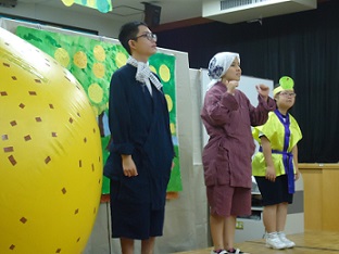 中学部劇「梨太郎と大きな梨」