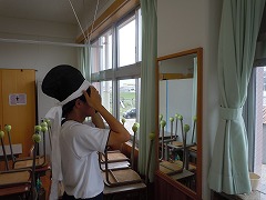 烏帽子をつけている様子
