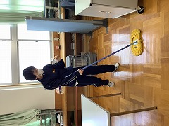 作業室のモップ掃除