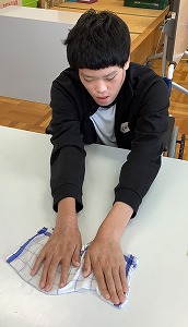 机ふき