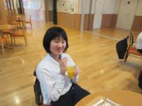 ３