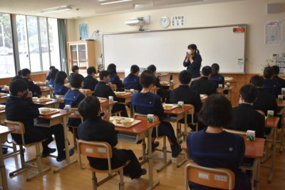 初めての給食１