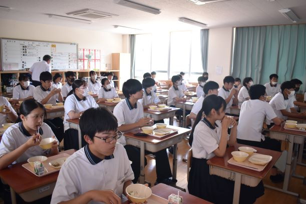 給食ができるまで（学校栄養職員）4