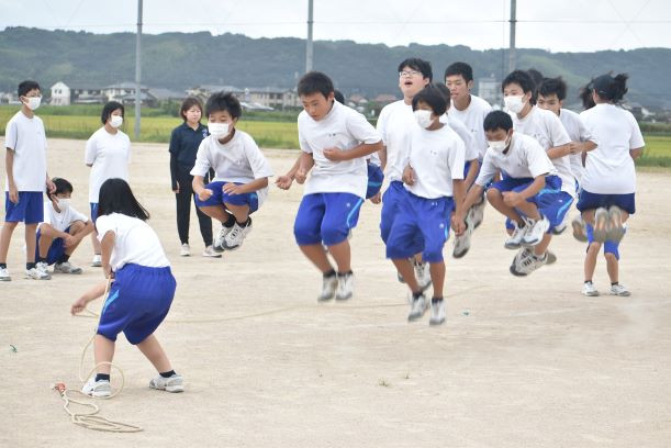 運動会練習2年大縄3