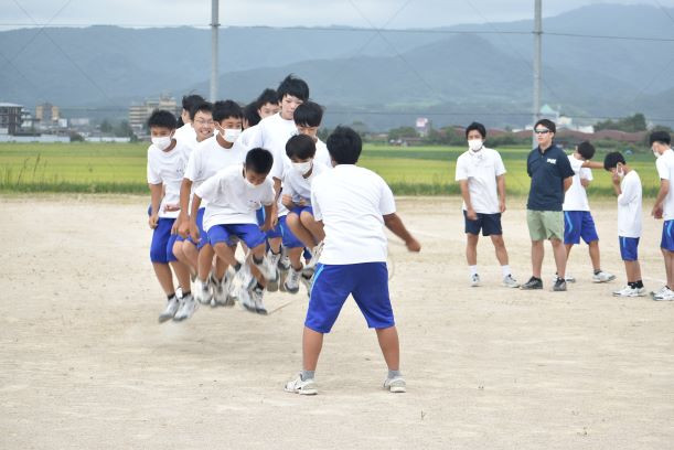 運動会練習2年大縄4