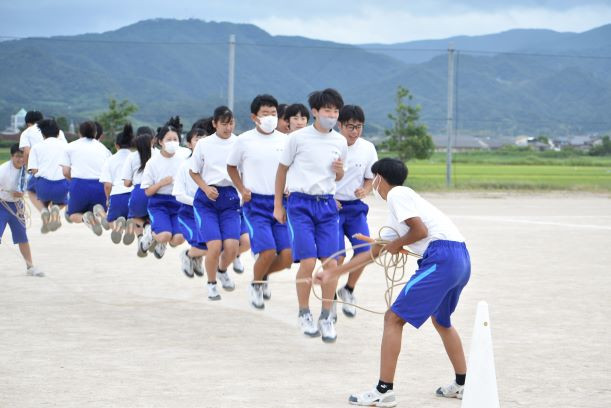 運動会練習3年大縄1