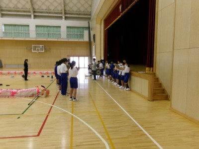 ②