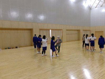 ③